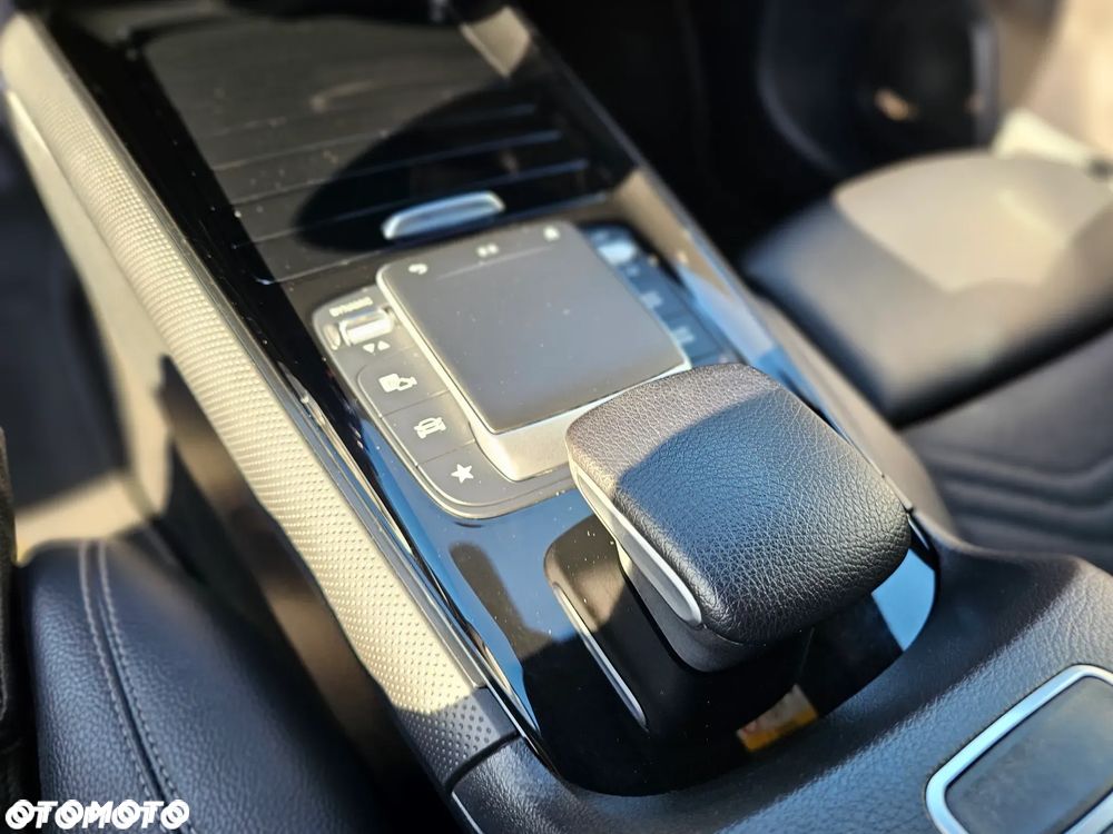 Mercedes-Benz GLB 200 AMG Line 7G-DCT - 35