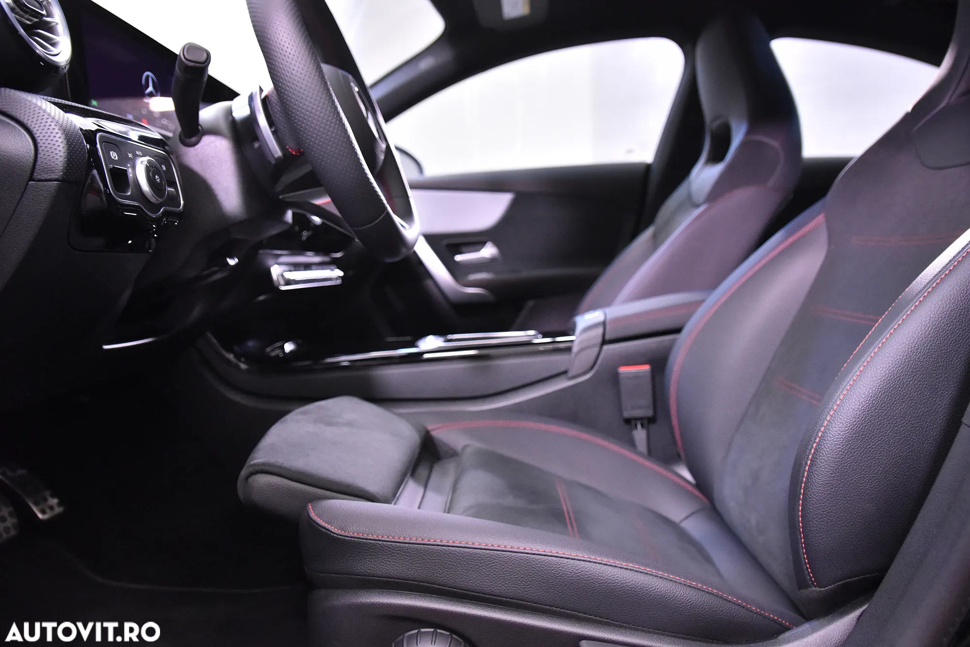 Mercedes-Benz CLA 200 7G-DCT AMG Line - 24