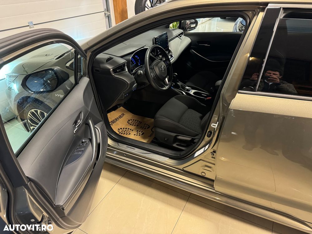 Toyota Corolla 1.8 Hybrid Team Deutschland - 6