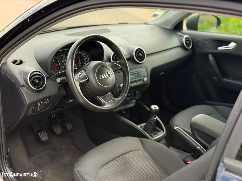 Audi A1 1.6 TDI Admired - 10