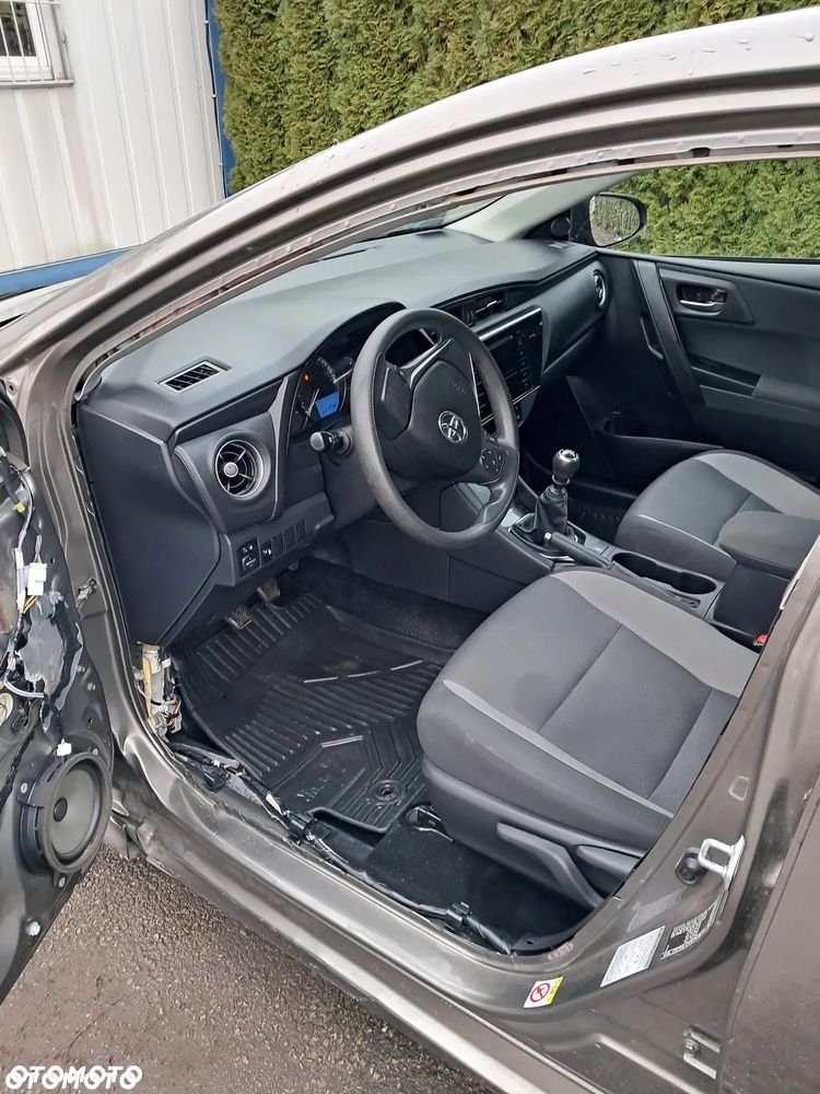 Toyota Auris - 10