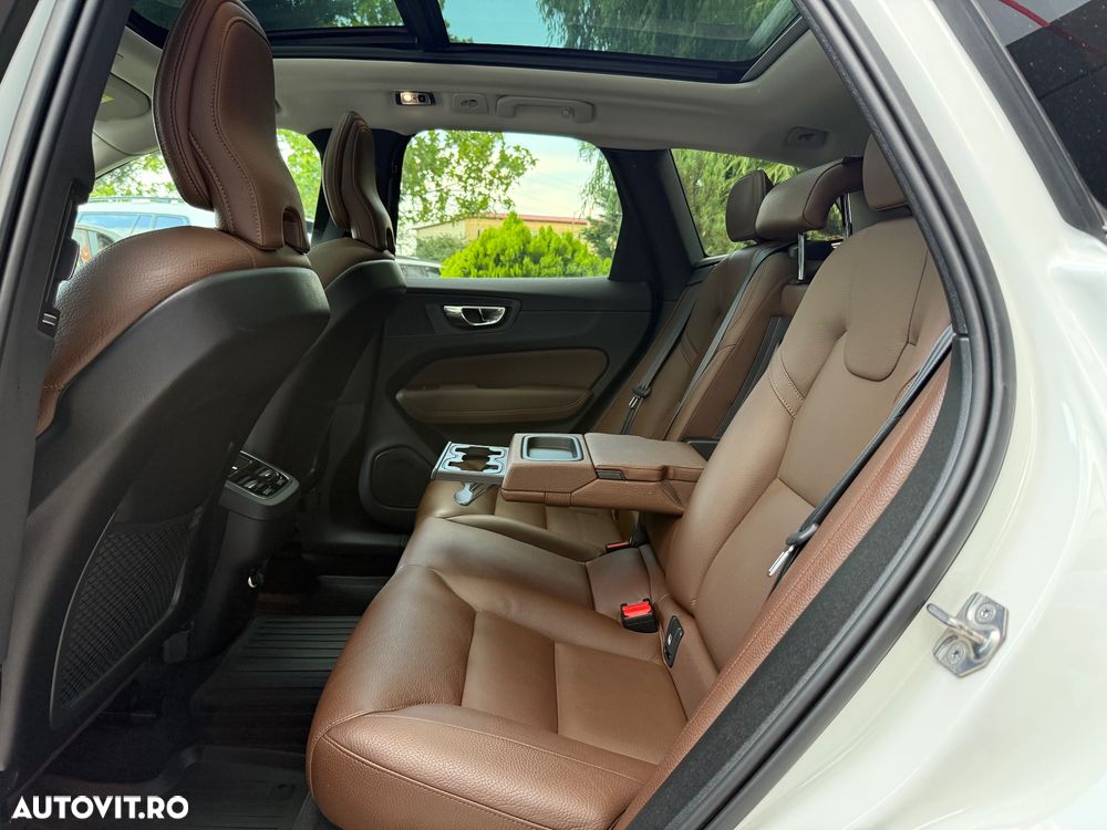 Volvo XC 60 B4 MHEV AWD Inscription - 12