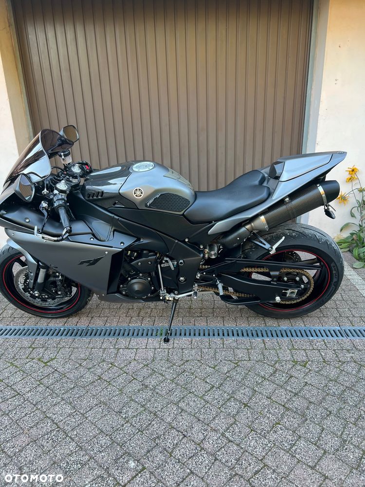 Yamaha R1 - 26