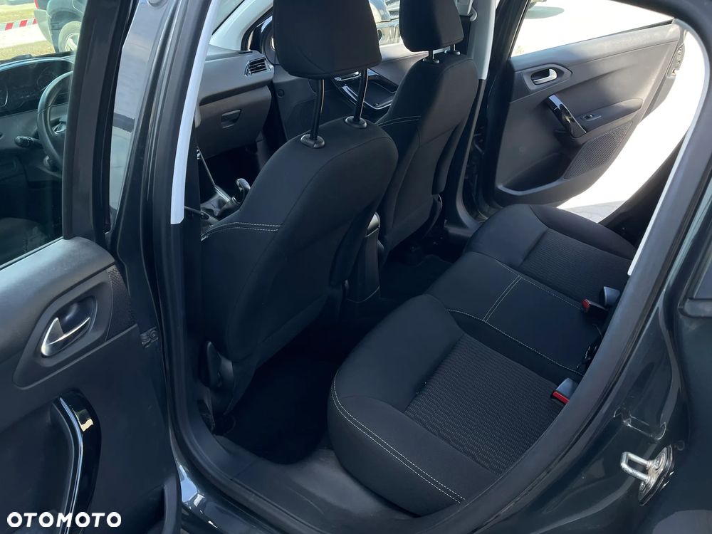 Peugeot 208 1.2 PureTech Allure - 9