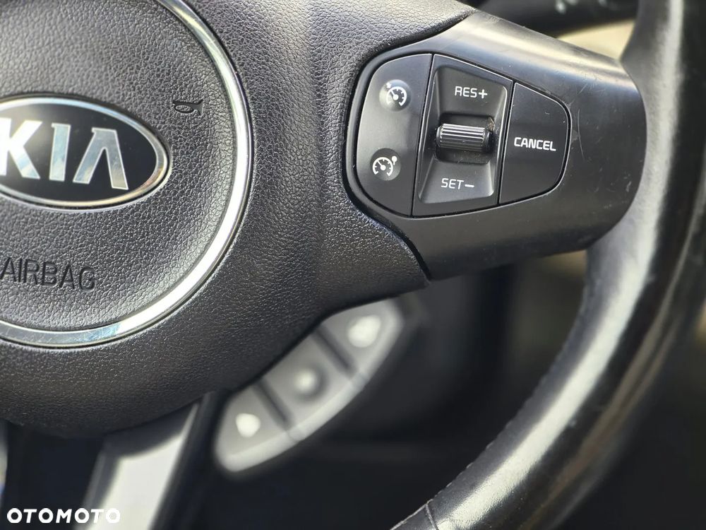 Kia Carens 1.7 CRDi 136 Fifa World Cup Edition - 26