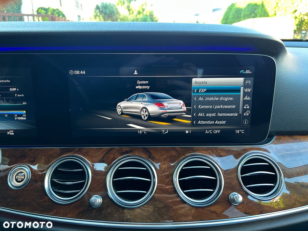 Mercedes-Benz Klasa E 220 d 4-Matic 9G-TRONIC - 26