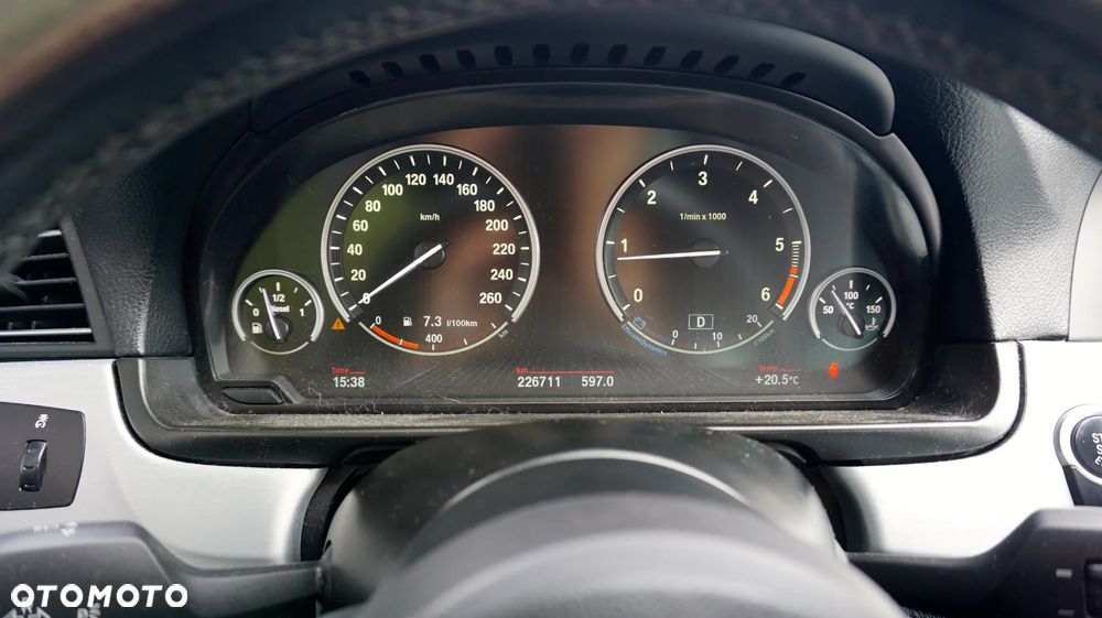 BMW Seria 5 525d xDrive Touring - 23