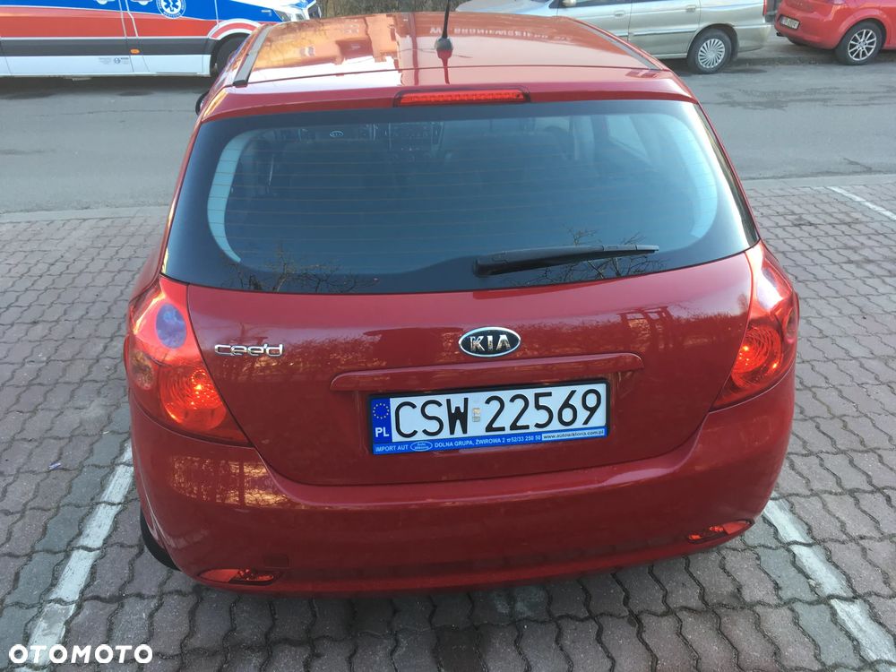 Kia Ceed - 4