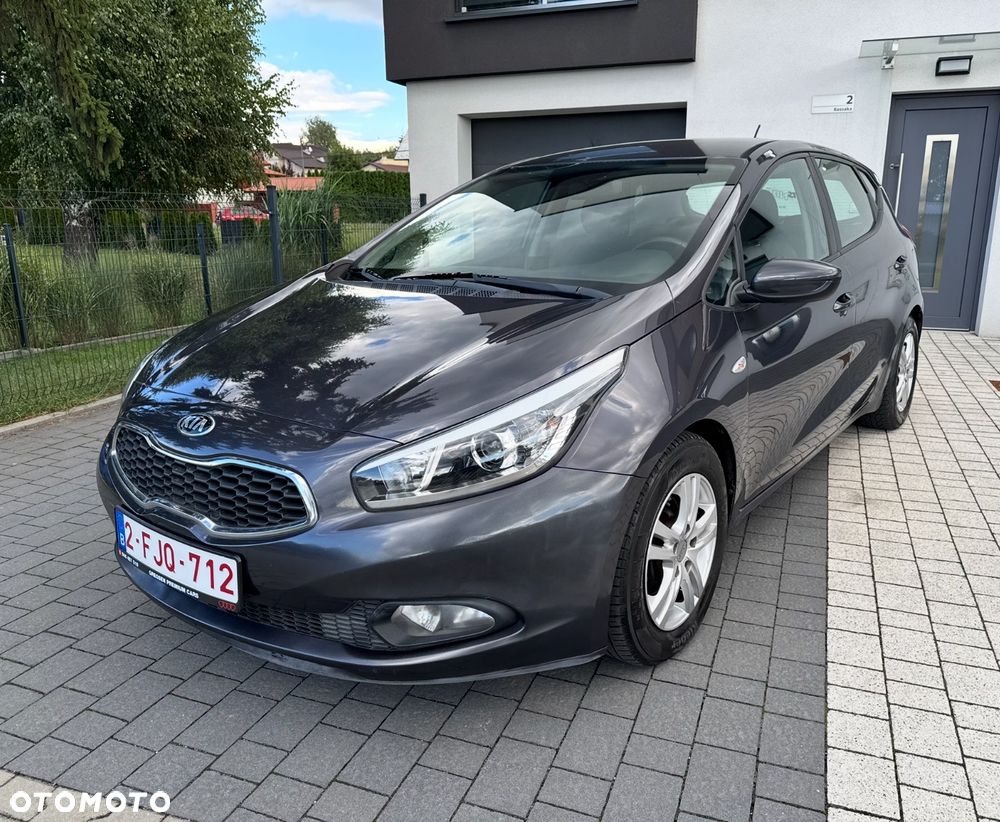 Kia Ceed - 10