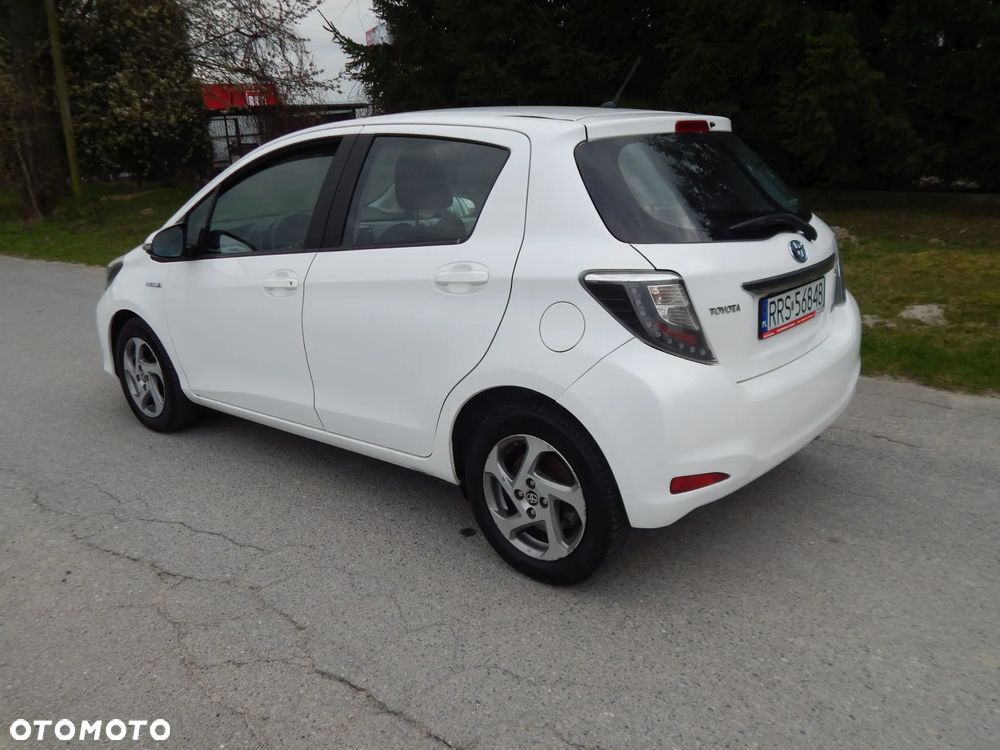 Toyota Yaris Hybrid 100 Life - 10