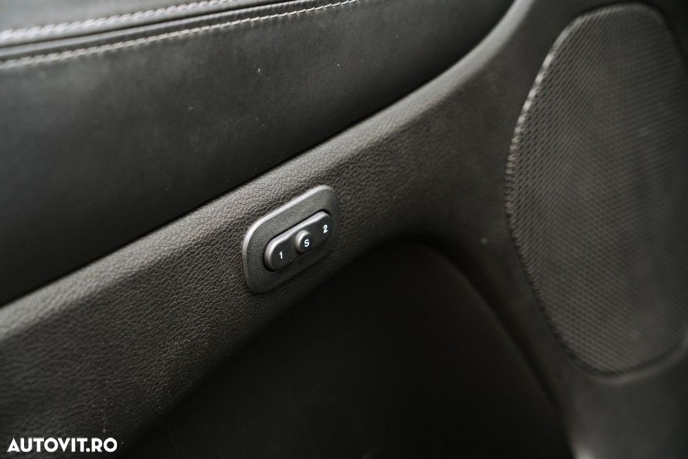 Jeep Grand Cherokee - 30