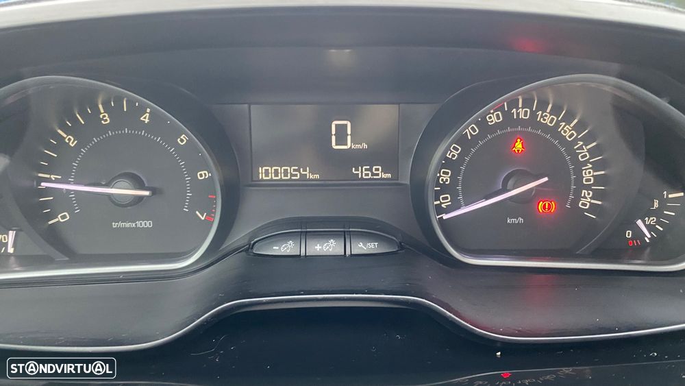 Peugeot 208 1.2 PureTech Signature - 36