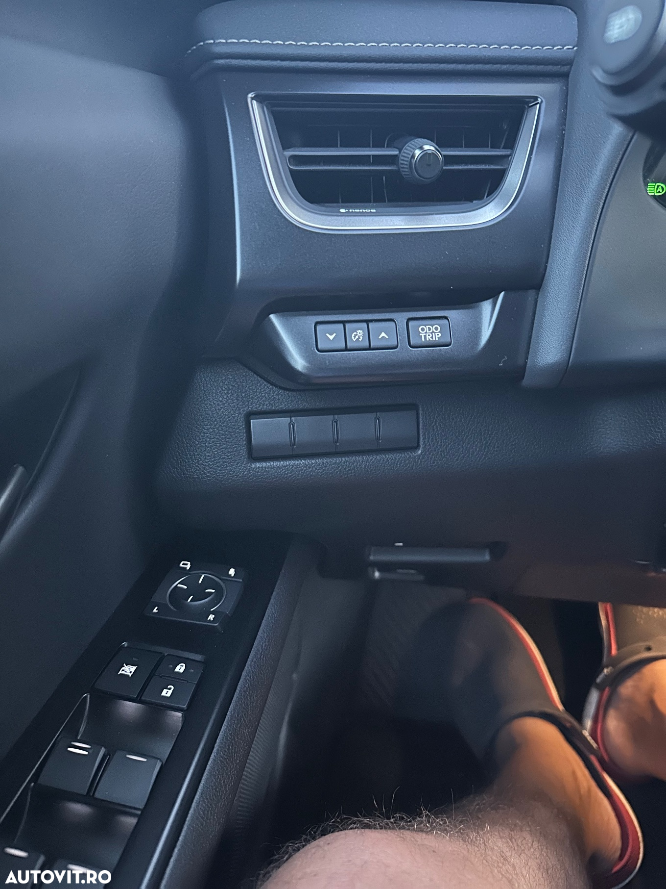 Lexus UX 250h 2.0L HEV 20H- (178 HP) 4X4 CVT Luxury - 32