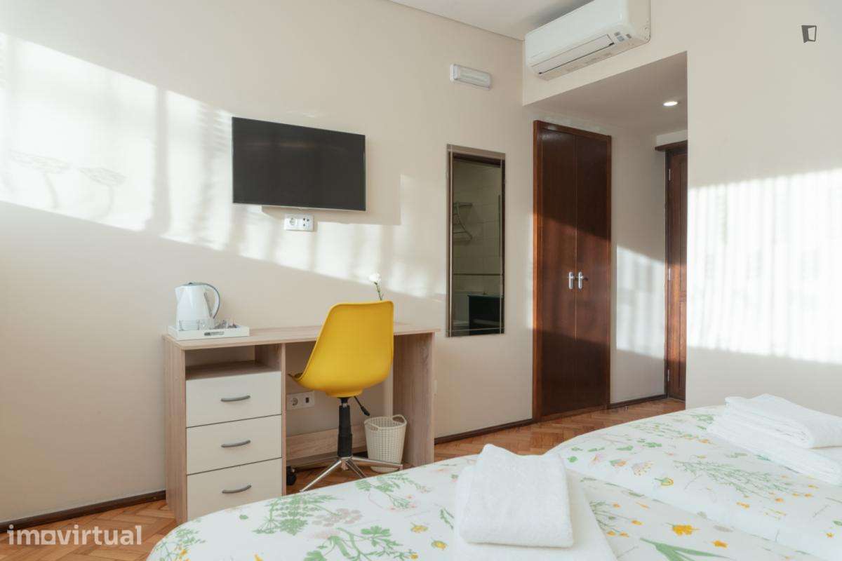 Quarto - localizado em Paranhos Porto - Grande imagem: 2/7