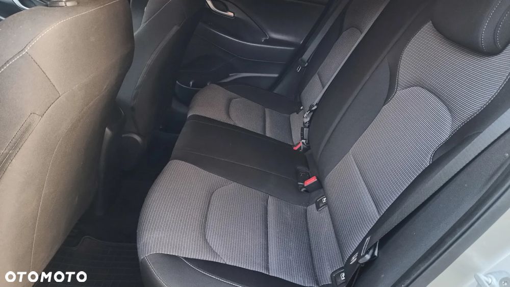 Hyundai i30 1.6 D Comfort - 12