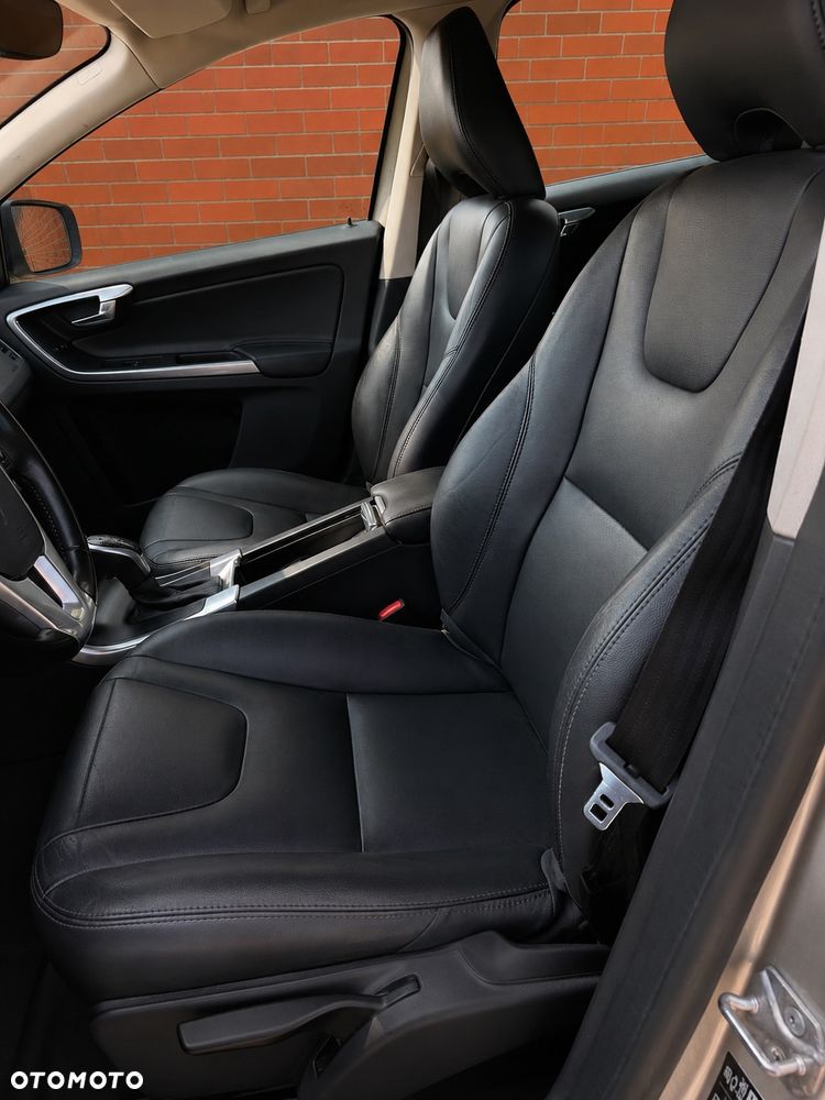 Volvo XC 60 D4 Geartronic Momentum - 15