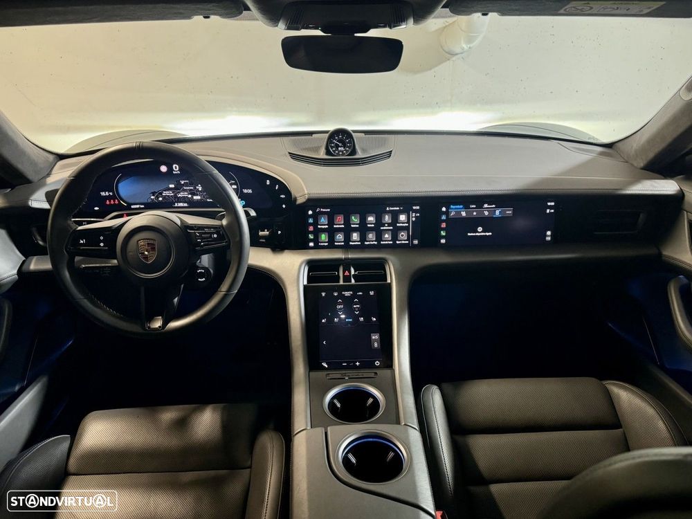 Porsche Taycan Turbo - 38