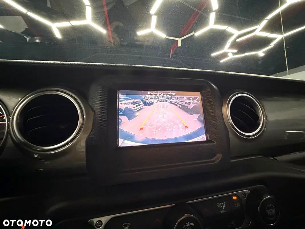 Jeep Wrangler Unlimited 3.6 Automatik Sahara - 11