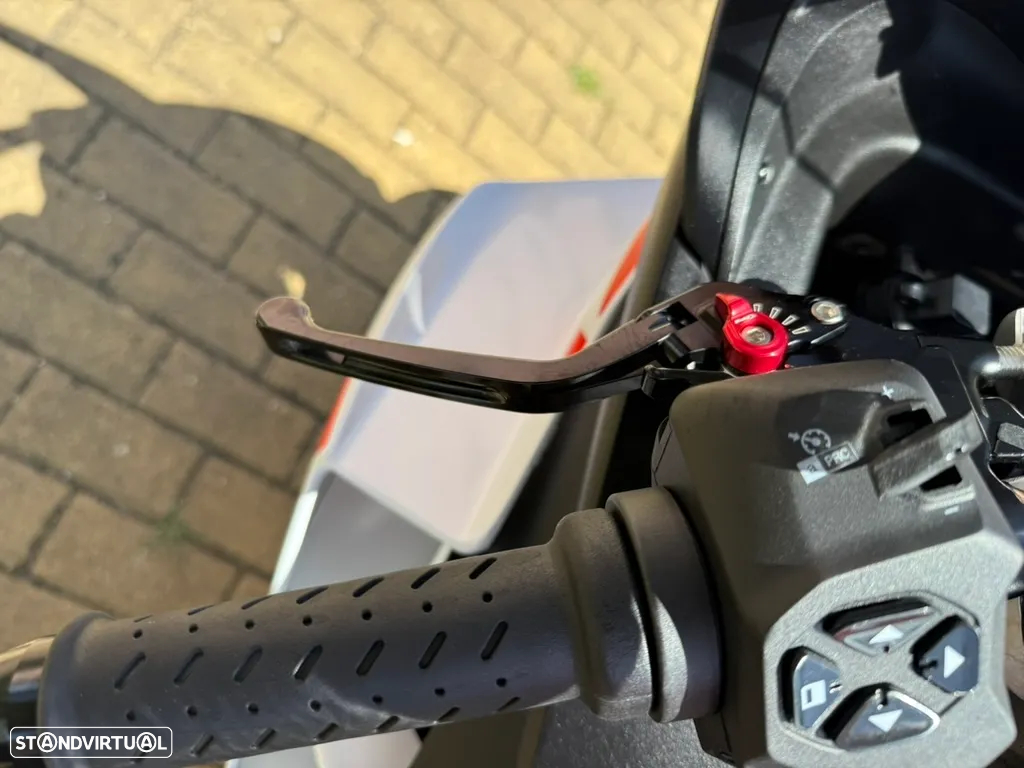 Aprilia RS RSV4 Factory - 11