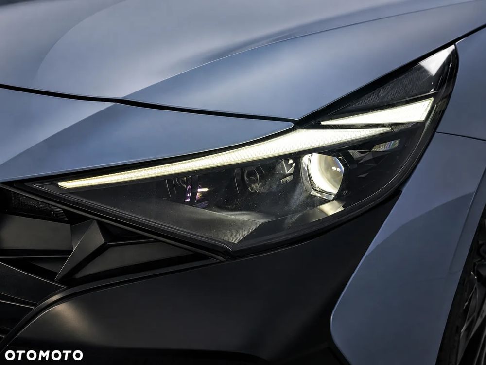 Hyundai Avante - 8