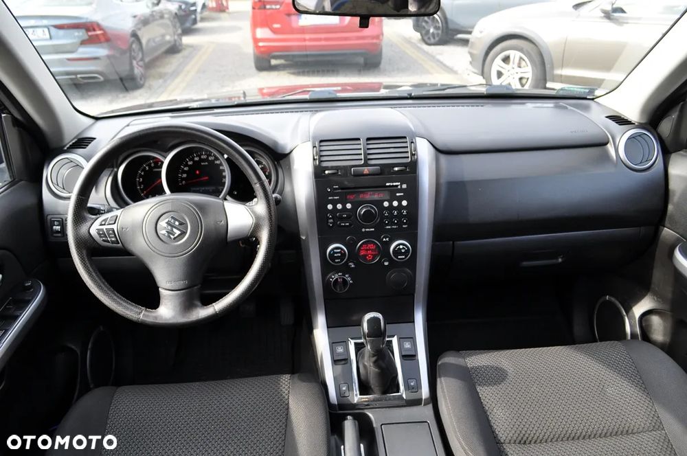 Suzuki Grand Vitara 2.0 Comfort - 26