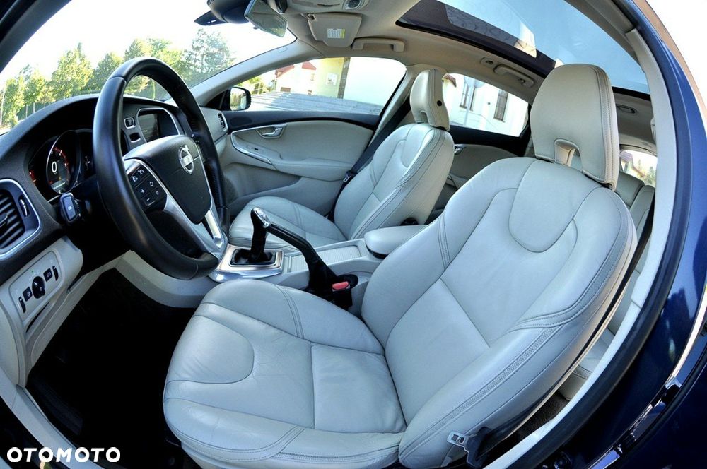 Volvo V40 Cross Country D2 Momentum - 8