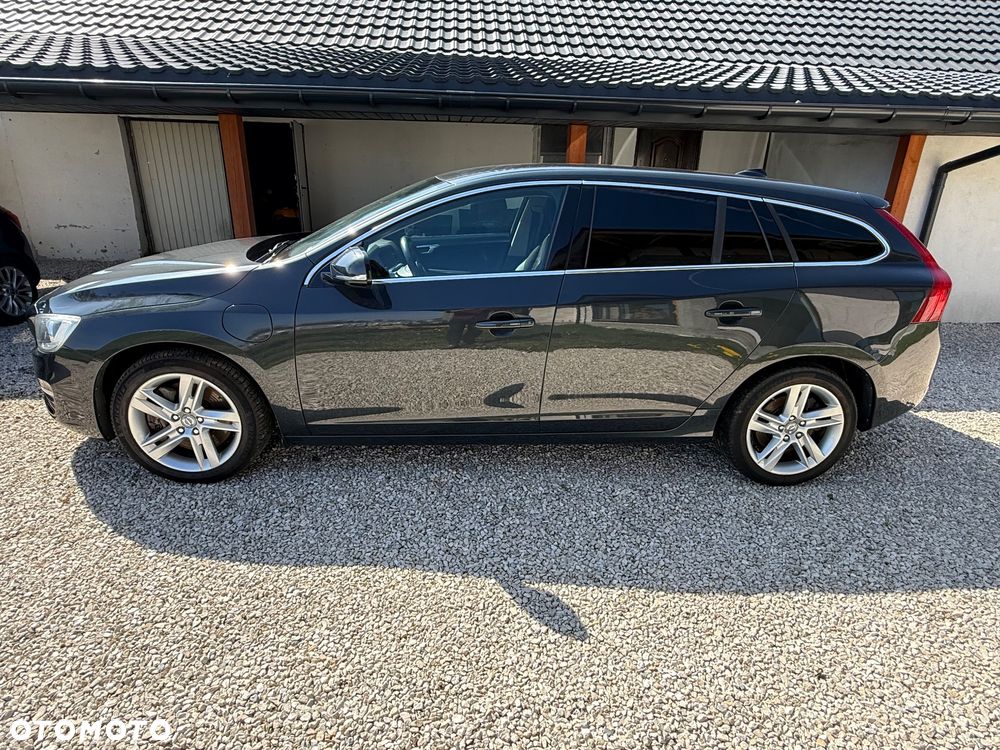 Volvo V60 D6 AWD Plug-in Hybrid Summum - 4