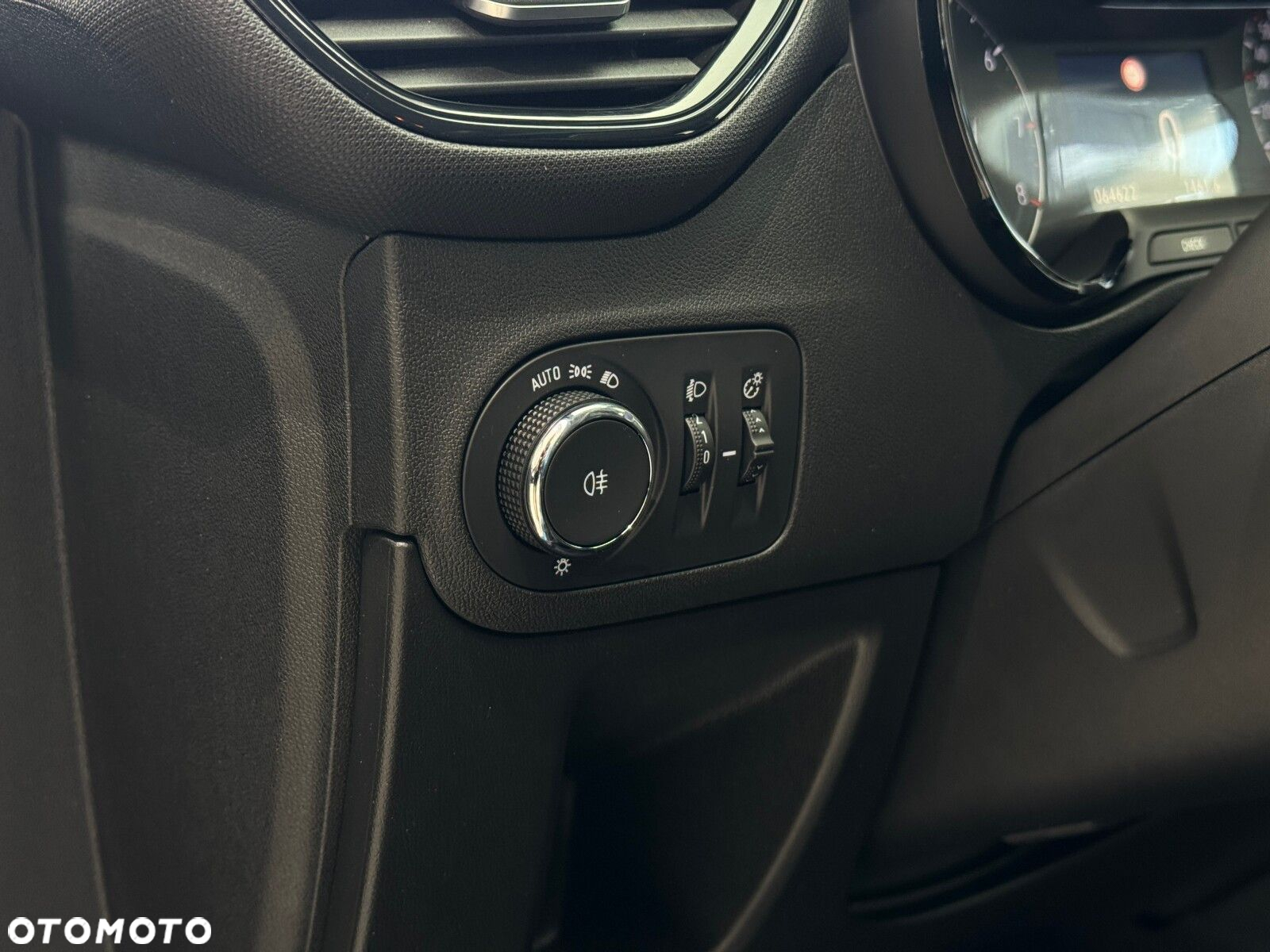 Opel Crossland X - 21