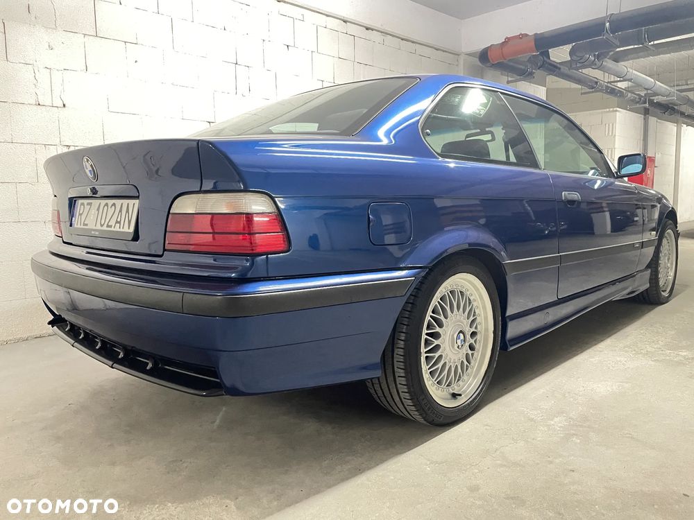 BMW Seria 3 323i - 4