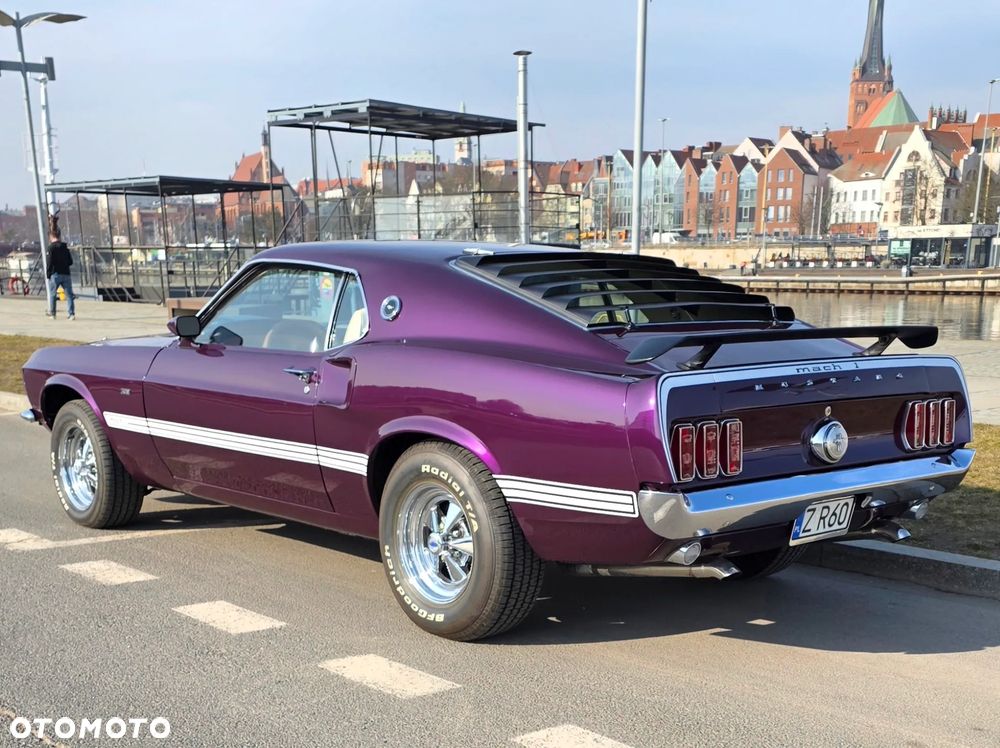 Ford Mustang - 6