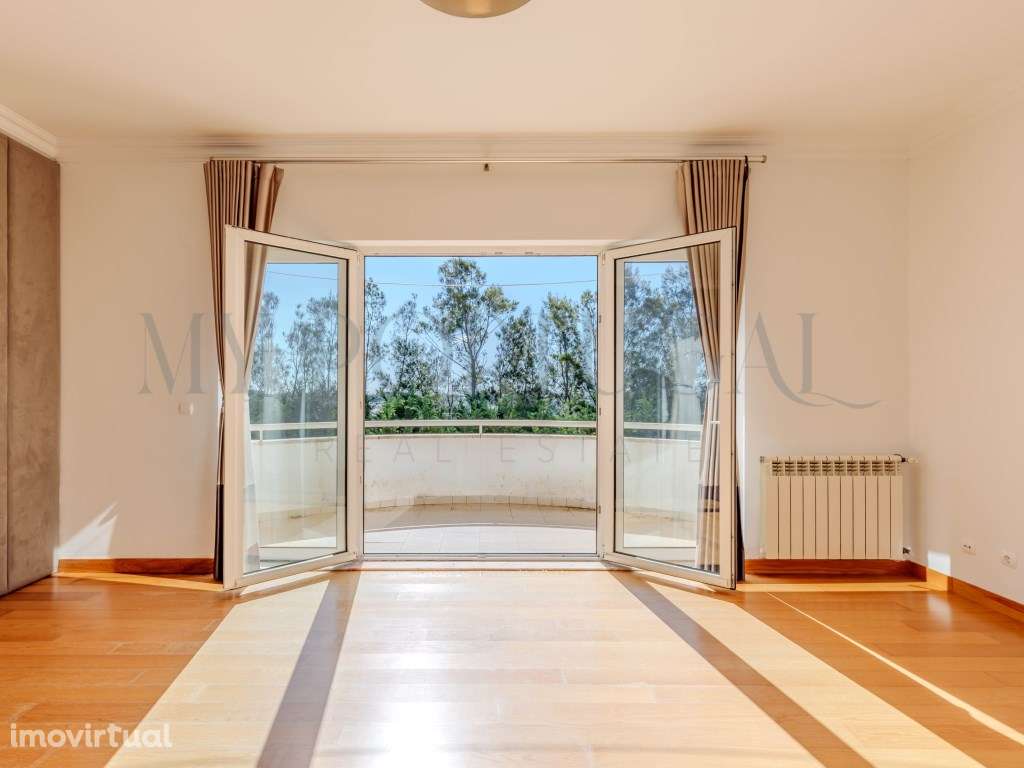 Oásis de Luxo: Moradia T4 com Piscina no Exclusivo Penha Longa Resort - Grande imagem: 4/42