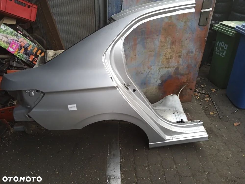 PEUGEOT 301 PRAWY BŁOTNIK TYLNY - 1