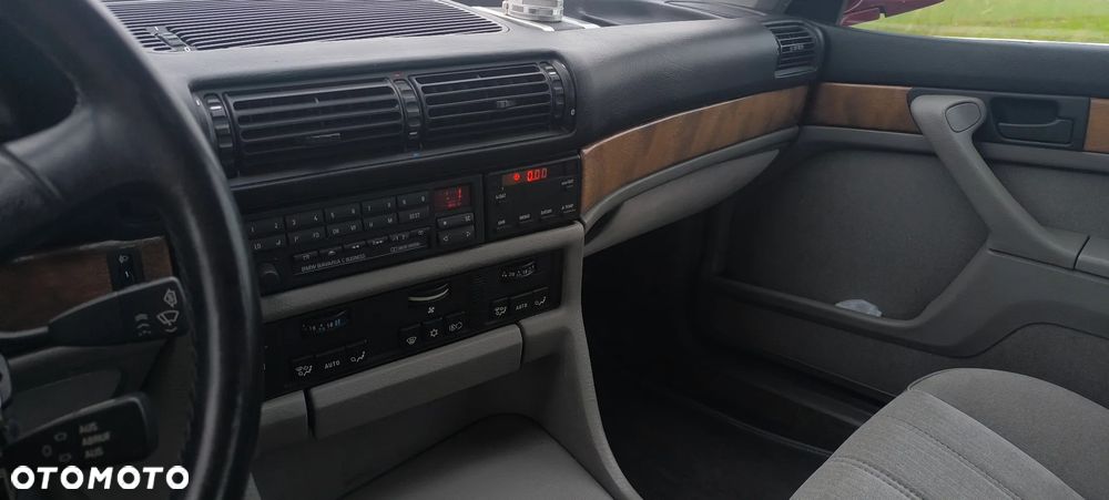 BMW Seria 7 730i - 8