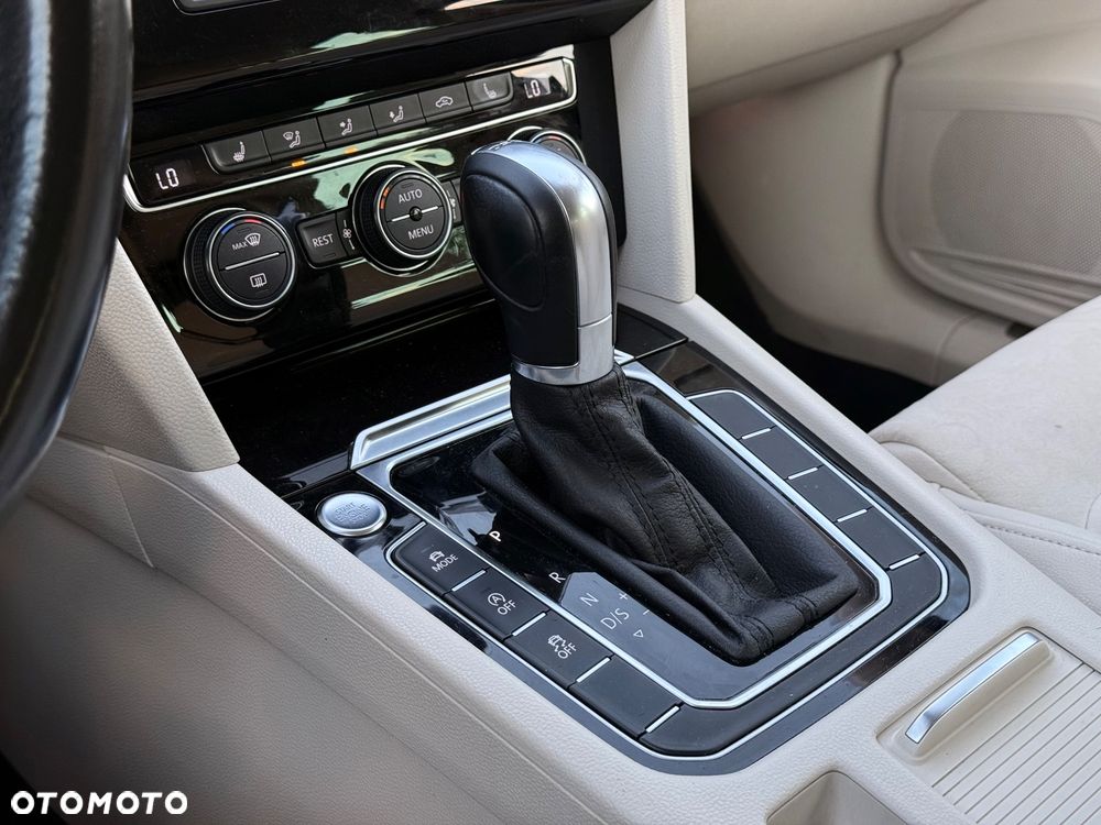 Volkswagen Passat - 16