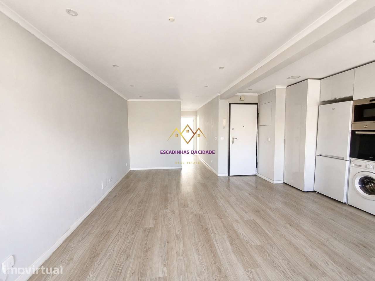 Conforto e Modernidade, T2 Remodelado no Dafundo - Grande imagem: 4/17