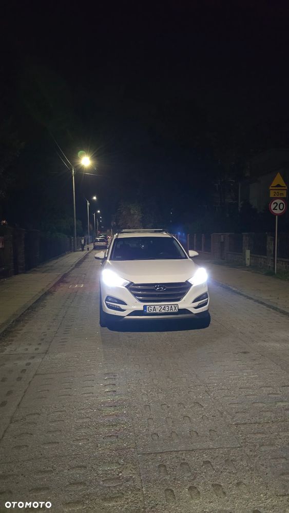 Hyundai Tucson 2.0 CRDI BlueDrive Style 2WD - 22