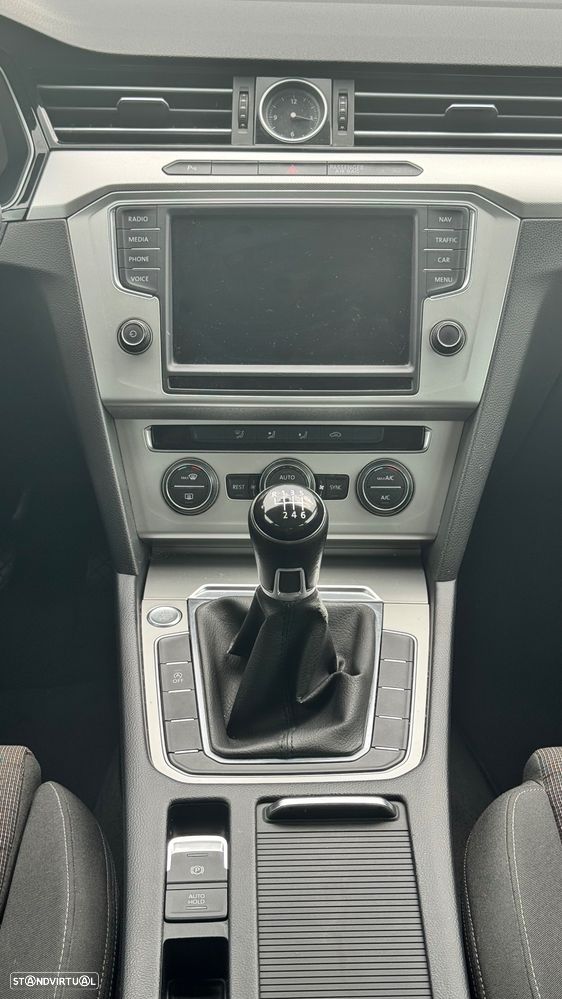 VW Passat Variant 1.6 TDI BlueMotion - 15
