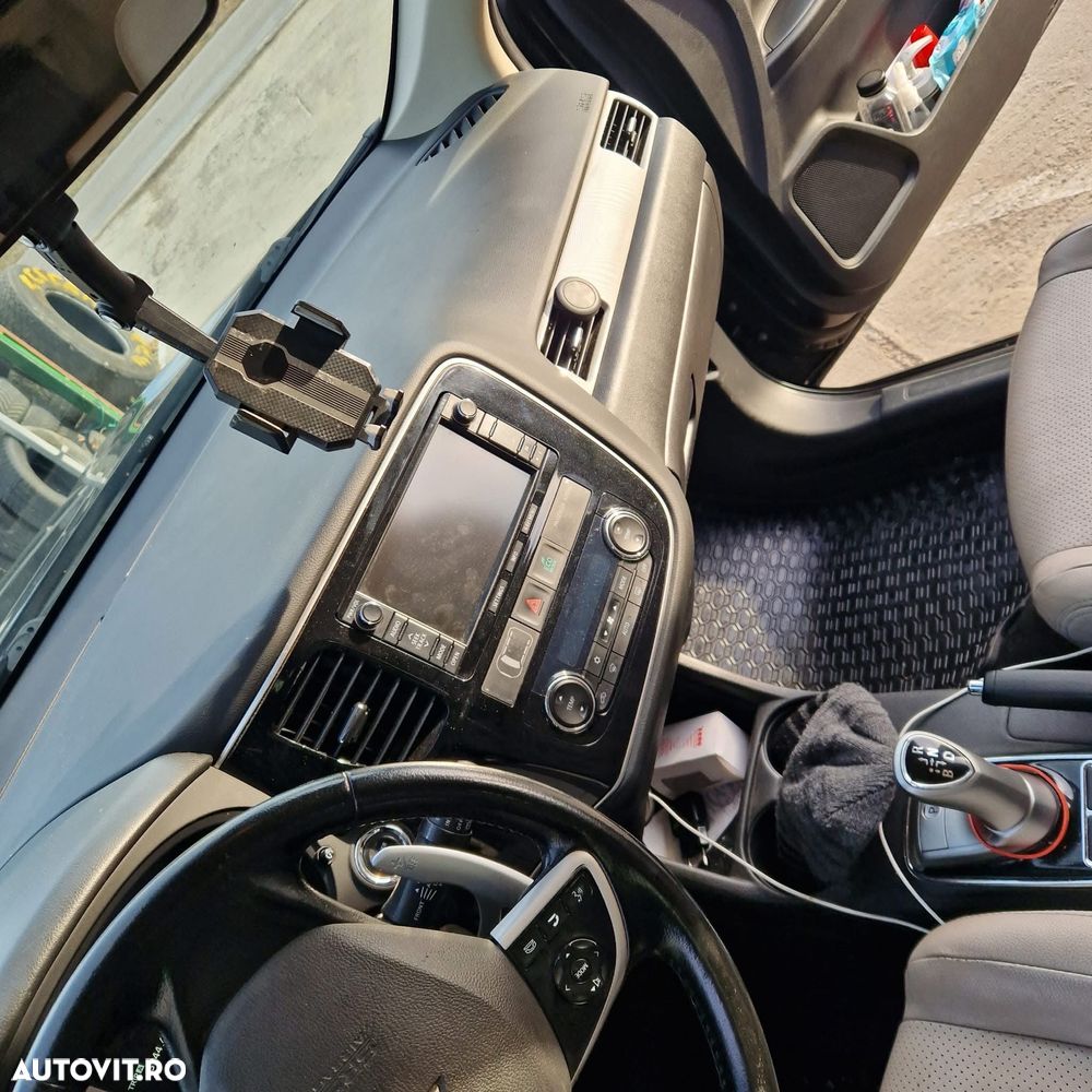 Mitsubishi Outlander - 8
