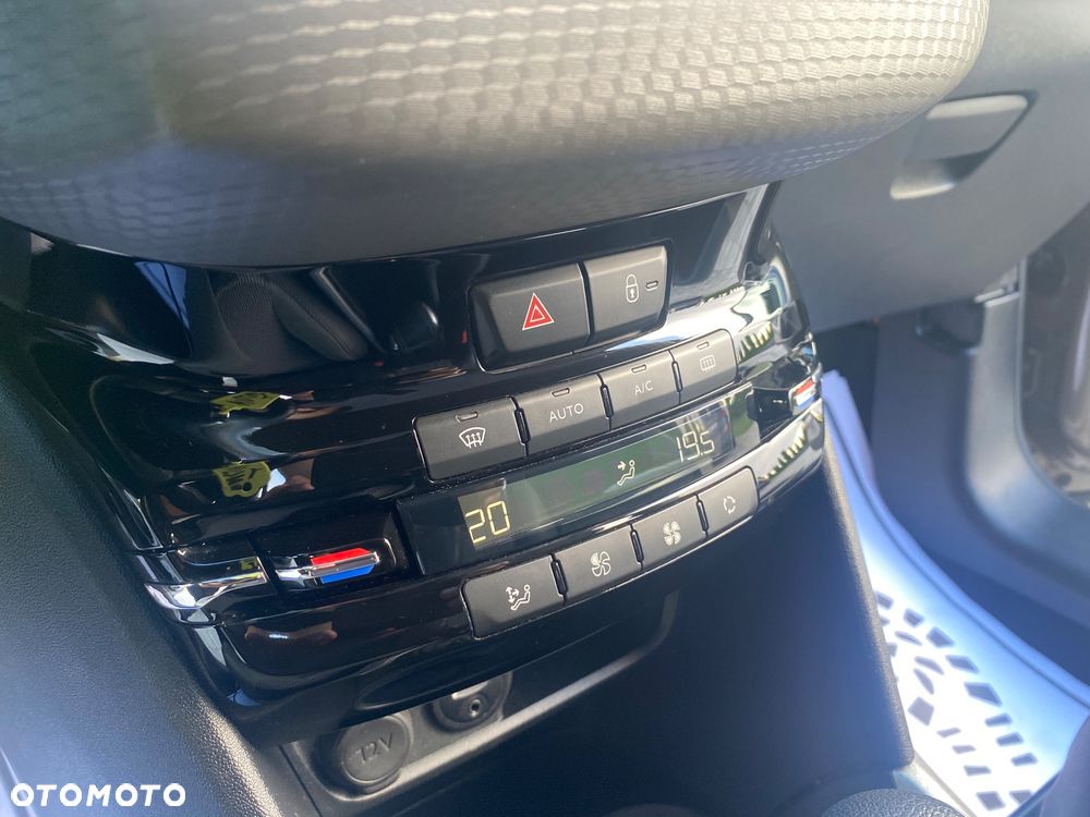 Peugeot 2008 PureTech 110 GPF Stop&Start EAT6 Allure - 25