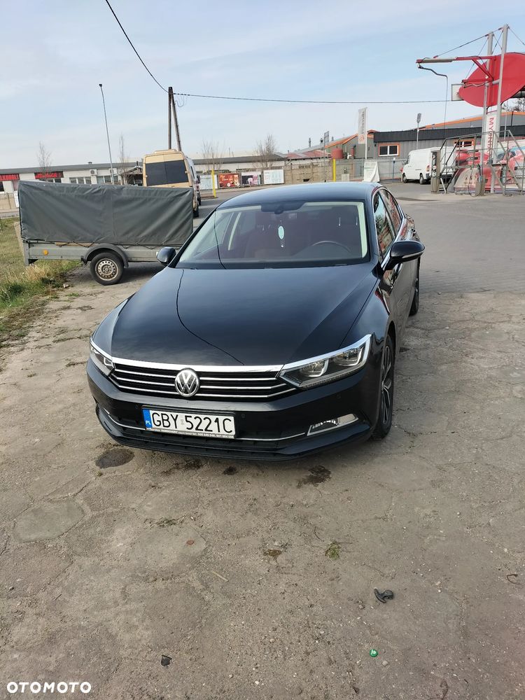 Volkswagen Passat - 1