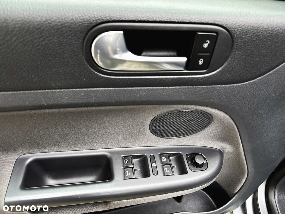 Volkswagen Golf Plus 1.9 TDI DPF Tour Edition - 7