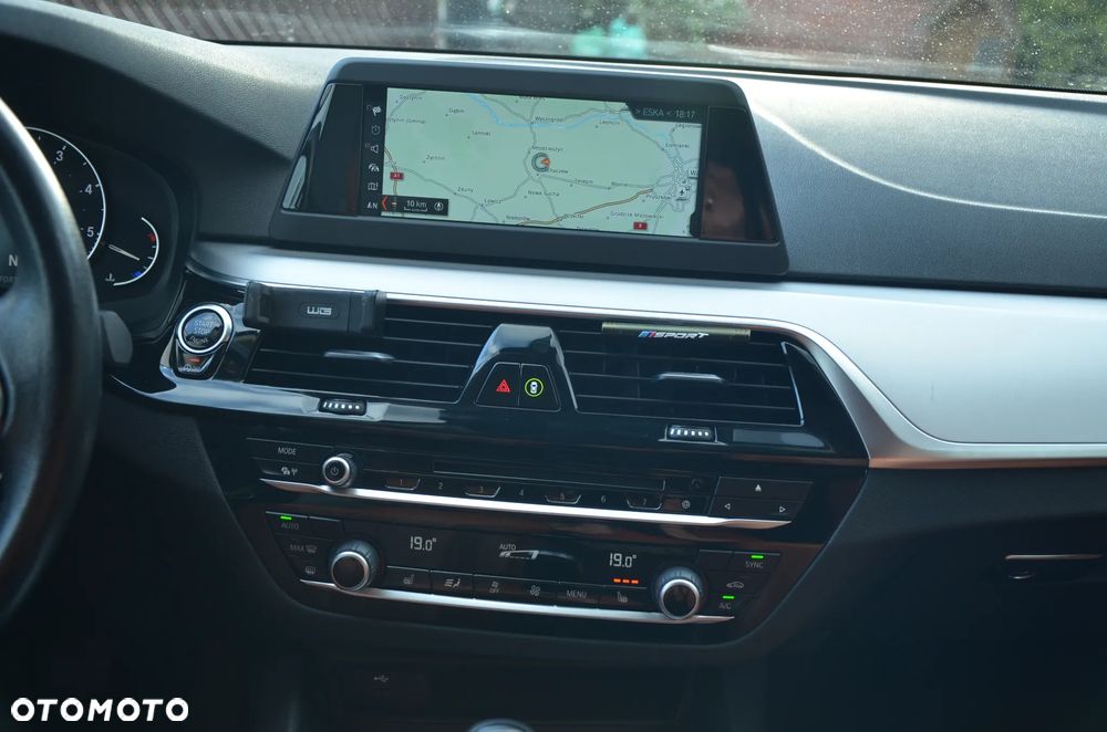 BMW Seria 5 520d M Sport - 24