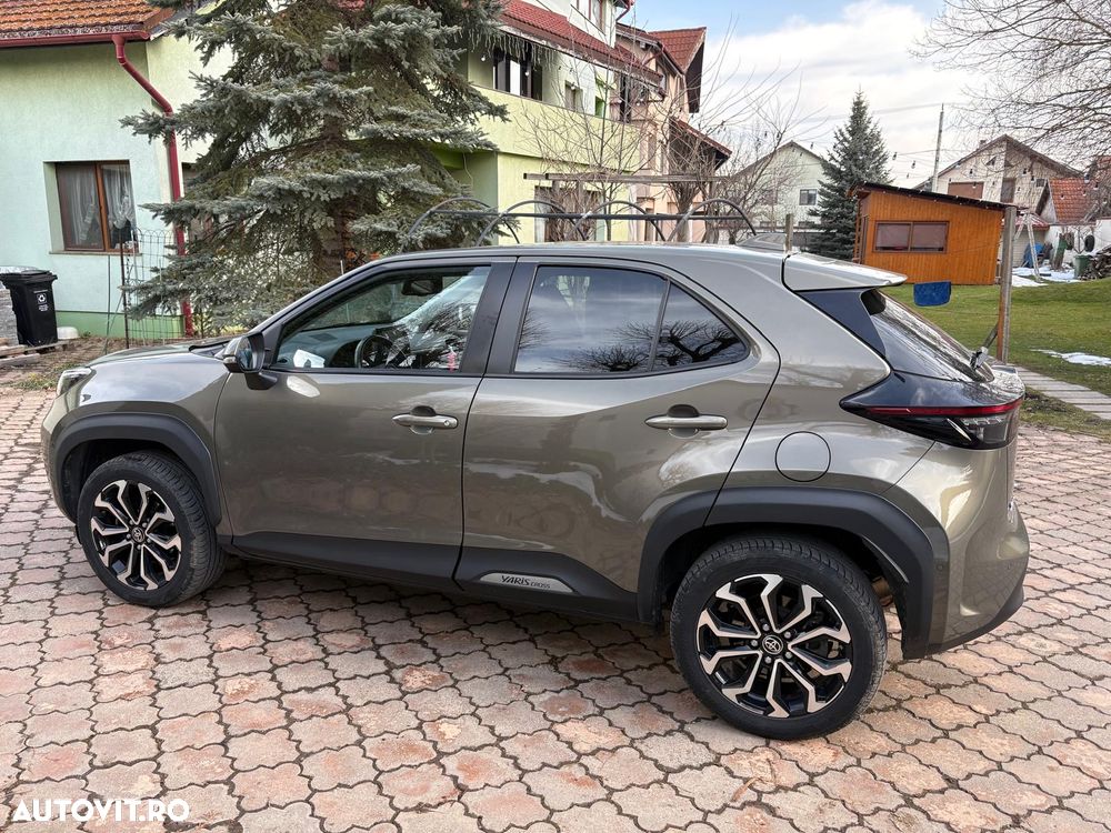 Toyota Yaris Cross 1.5 VVT-i HSD 4x4 Exclusive Premiere - 3