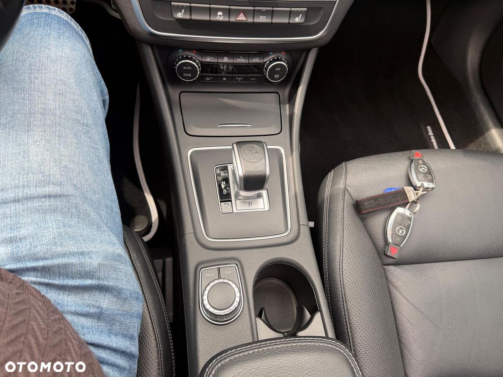Mercedes-Benz GLA 45 AMG 4Matic 7G-DCT - 15
