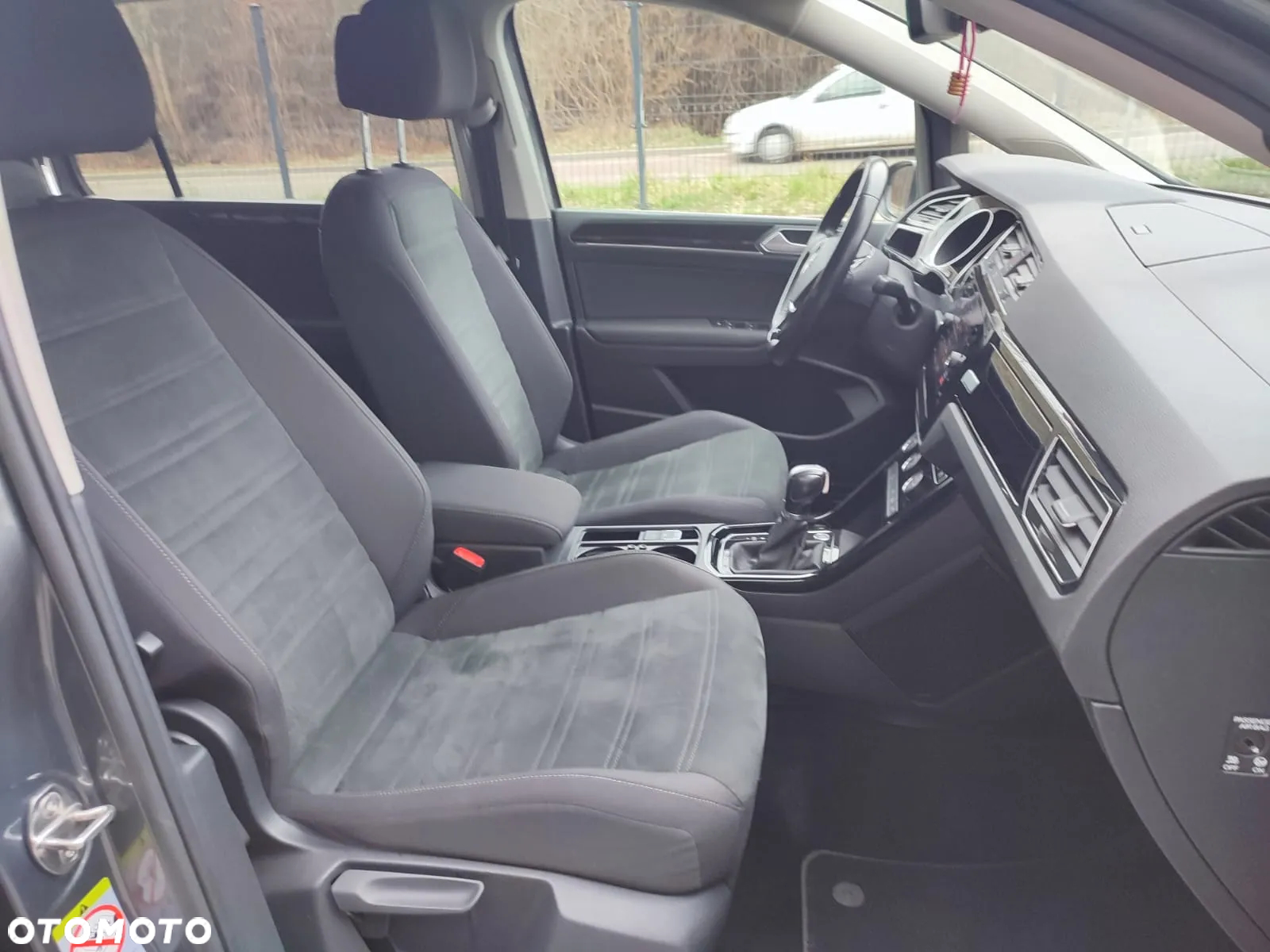 Volkswagen Touran 1.6 TDI SCR (BlueMotion Technology) DSG Comfortline - 12