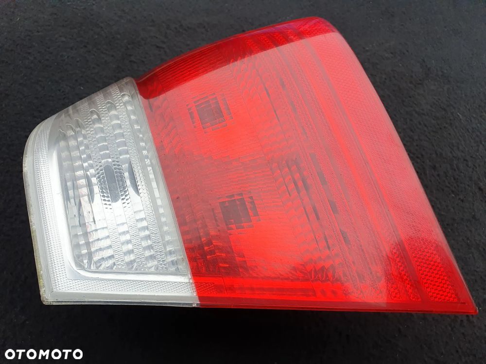 BMW E46 LIFT SEDAN LAMPA PRAWA TYLNA PRAWY TYŁ 8383822 230022R2 - 2
