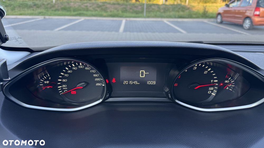 Peugeot 308 - 8