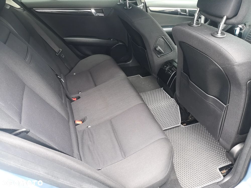 Mercedes-Benz Klasa C 180 BlueEFFICIENCY 7G-TRONIC Elegance - 23