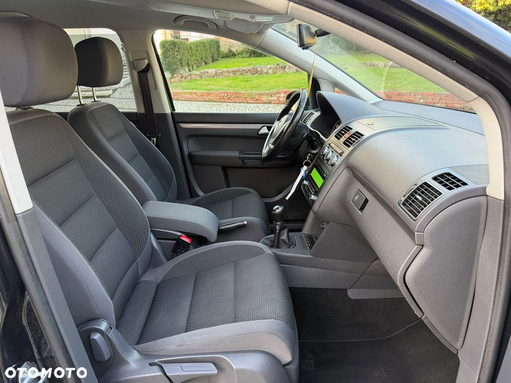 Volkswagen Touran - 10