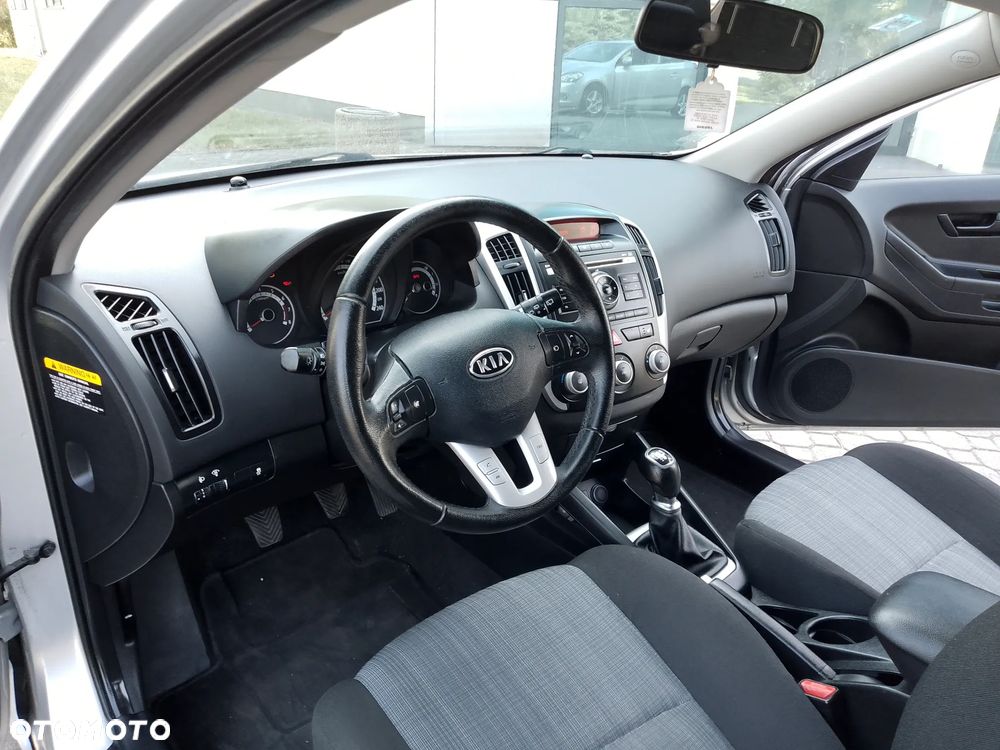Kia Ceed 1.6 CVVT Dream-Team Edition - 16